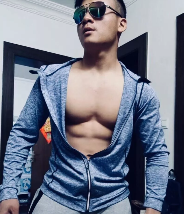 身材超棒的肌肉猛男，你敢不敢相信他居然才十八岁？ - 51虹马