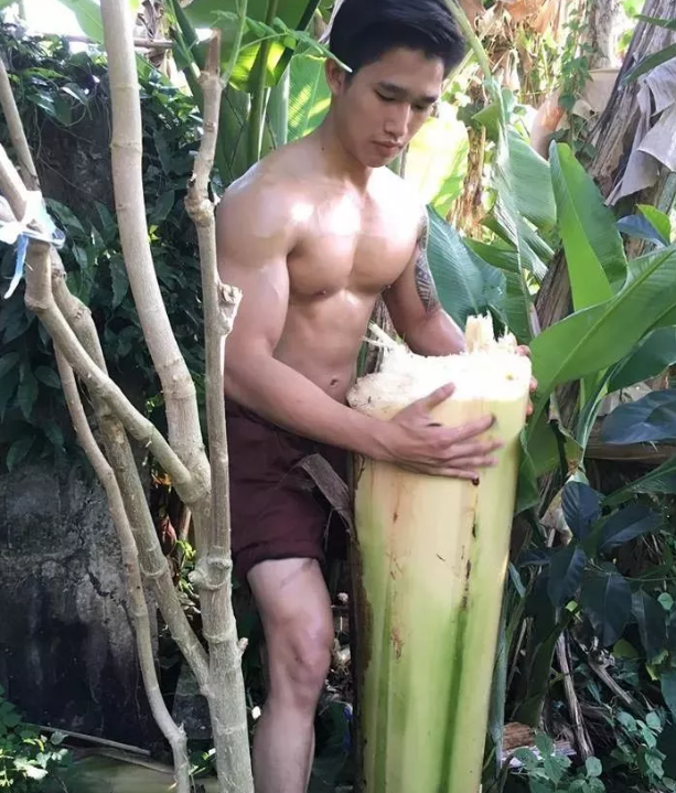 村口赤膊干活的野蛮弟弟 - 51虹马