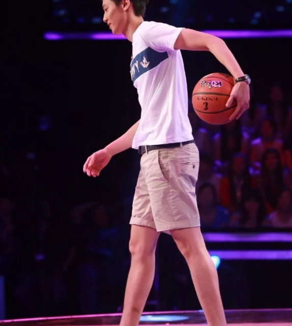 看点∣扒到海澜之家男模队小哥哥,竟是190.C.M长腿篮球大大大大鲜肉! - 51虹马 看点∣扒到海澜之家男模队小哥哥,竟是190.C.M长腿篮球大大大大鲜肉! - 51虹马