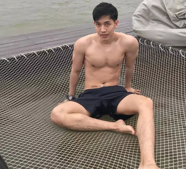 看似威风的足球运动小哥，私下却被哥们欺负 - 51虹马