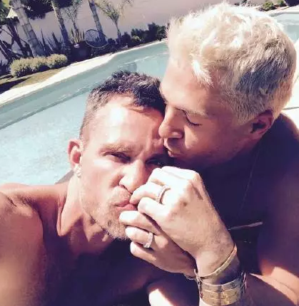 红箭Colton Haynes和结婚6个月的老公分手?同志爱情来的快 去的也快? - 51虹马 红箭Colton Haynes和结婚6个月的老公分手?同志爱情来的快 去的也快? - 51虹马