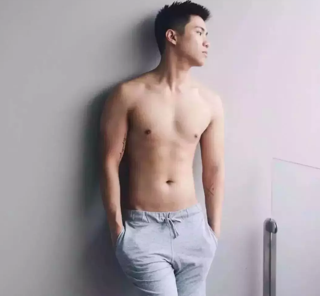 犬颜纯情筋肉小哥，除了照片还有视频！ - 51虹马