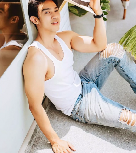 看点∣网红小鲜肉男模姿势太撩人,满屏好肉太惹火! - 51虹马 看点∣网红小鲜肉男模姿势太撩人,满屏好肉太惹火! - 51虹马