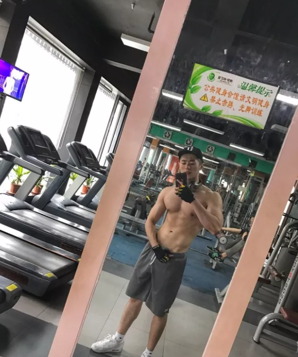 公狗腰男真空健身，只适合成年读者观看 - 51虹马