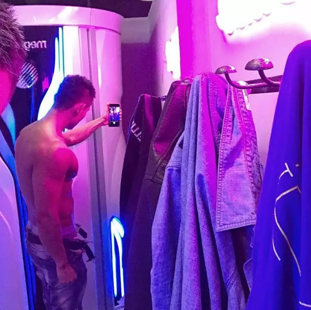 上海网红大方造福中餐迷弟,未成年人禁止入内 - 51虹马 上海网红大方造福中餐迷弟,未成年人禁止入内 - 51虹马