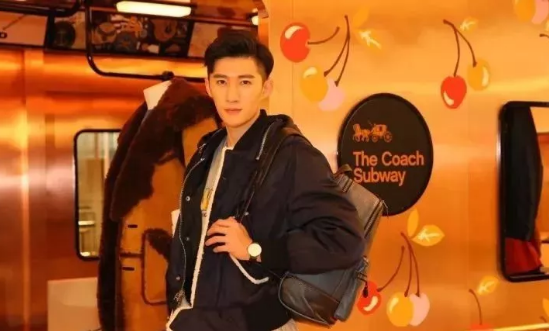 正装体育生蜜汁凸起 189的大长腿扒衣秀肉 - 51虹马