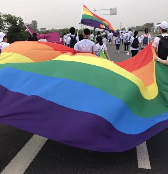 我国运动员出柜，官报评论同志电影，​反同者多gay，lol支持多元，上海彩虹骄傲节… - 51虹马