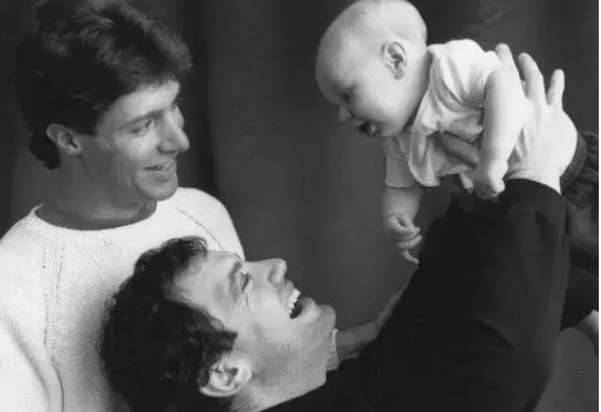 同志养出的孩子就会成为同性恋?同志养孩子有多难? - 51虹马 同志养出的孩子就会成为同性恋?同志养孩子有多难? - 51虹马