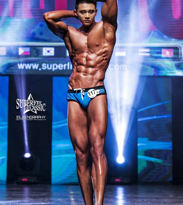 健身私教拍性感写真发饱满裤裤照吸引学员？ - 51虹马