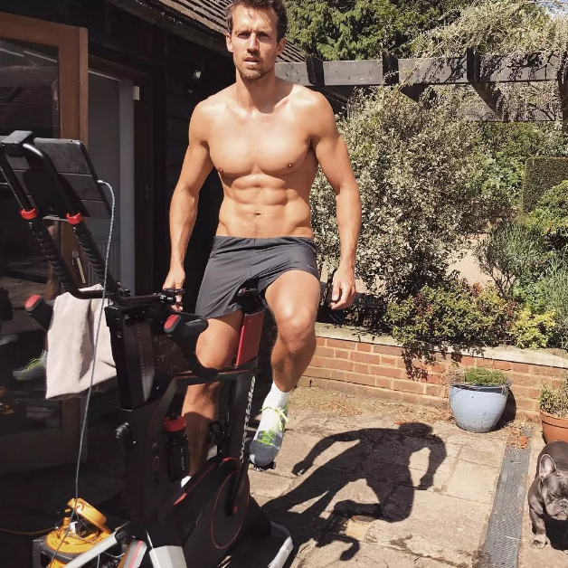 顶级男模复出了！他曾经是贴吧最红的肉体担当 - 51虹马