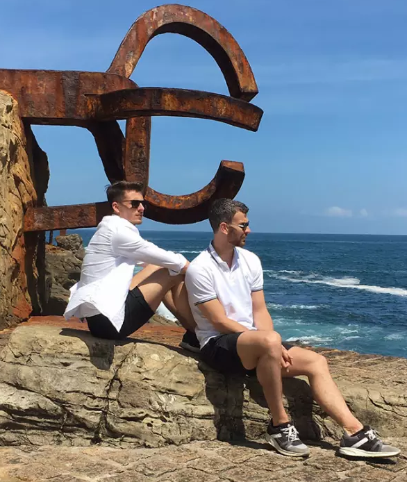 花样滑冰运动帅哥求婚帅男友成功了，好幸福！ - 51虹马