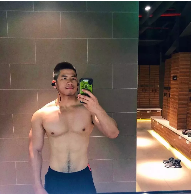 被他的毛毛吓到，让人忍不住想去榨汁。 - 51虹马