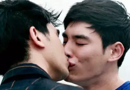 两攻一受三角恋。。。颜值都不错 - 51虹马 两攻一受三角恋。。。颜值都不错 - 51虹马