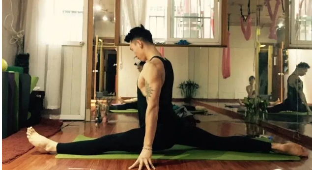 超粗男模得冠军，超难姿势令人乍舌。 - 51虹马