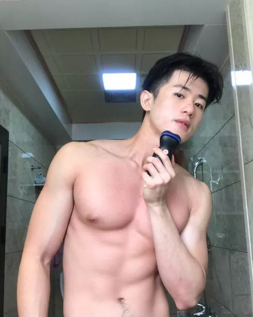 露肉视频男主浴室自.扒 性感帅哥玩刺激 - 51虹马