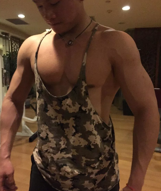 身材超棒的肌肉猛男，你敢不敢相信他居然才十八岁？ - 51虹马