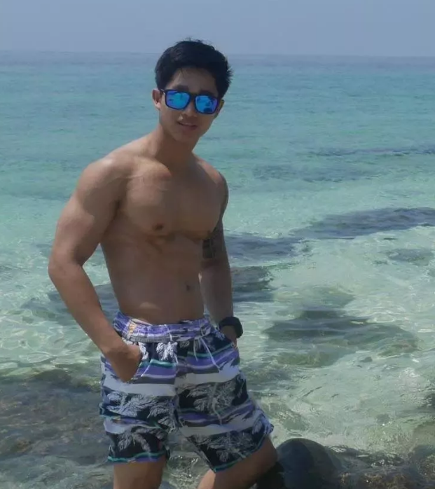 村口赤膊干活的野蛮弟弟 - 51虹马