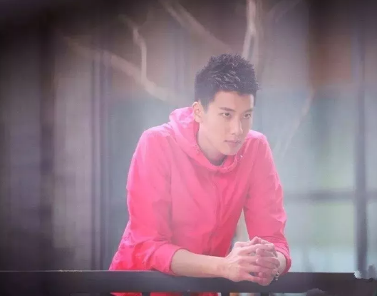 看点∣扒到海澜之家男模队小哥哥,竟是190.C.M长腿篮球大大大大鲜肉! - 51虹马 看点∣扒到海澜之家男模队小哥哥,竟是190.C.M长腿篮球大大大大鲜肉! - 51虹马