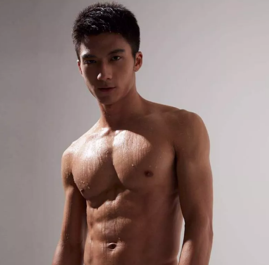 天菜级健身教练脱了，竟然只为了拍内裤广告？ - 51虹马