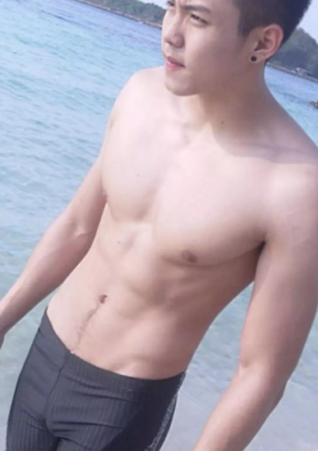 看似威风的足球运动小哥，私下却被哥们欺负 - 51虹马