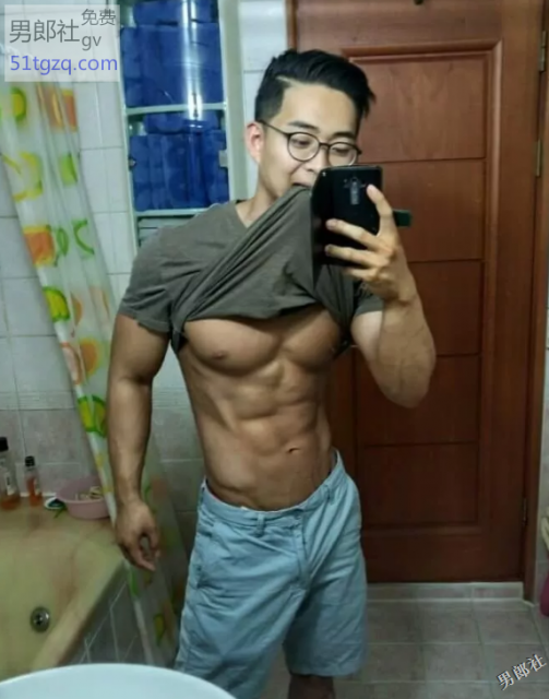 人小屌大!体育生泄露他“大”秘密! - 51虹马 人小屌大!体育生泄露他“大”秘密! - 51虹马