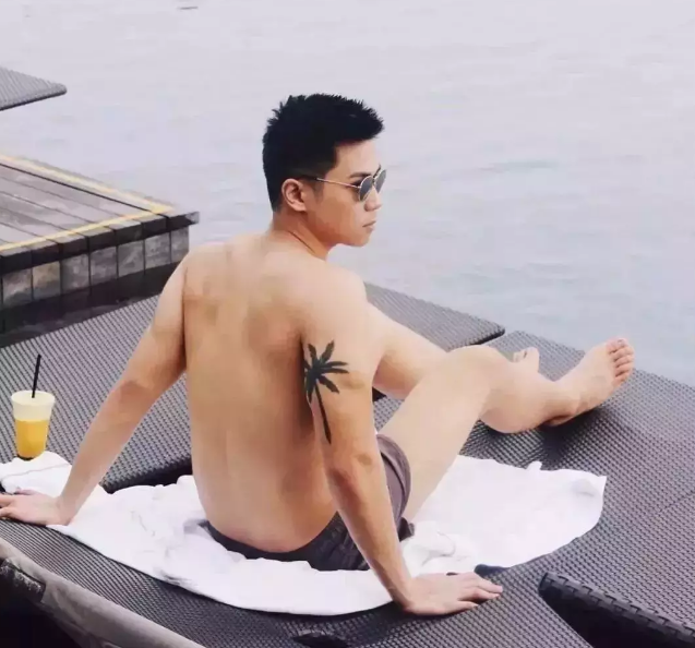 犬颜纯情筋肉小哥，除了照片还有视频！ - 51虹马