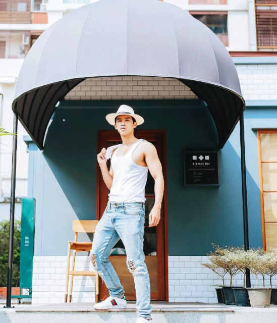 看点∣网红小鲜肉男模姿势太撩人，满屏好肉太惹火！ - 51虹马