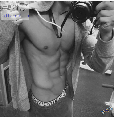 人小屌大!体育生泄露他“大”秘密! - 51虹马 人小屌大!体育生泄露他“大”秘密! - 51虹马