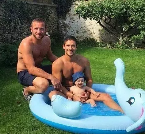 同志养出的孩子就会成为同性恋?同志养孩子有多难? - 51虹马 同志养出的孩子就会成为同性恋?同志养孩子有多难? - 51虹马