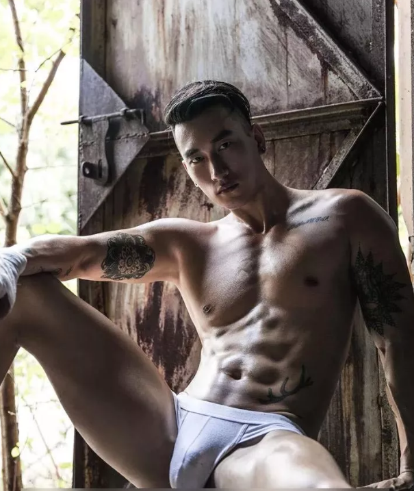 超粗男模得冠军，超难姿势令人乍舌。 - 51虹马