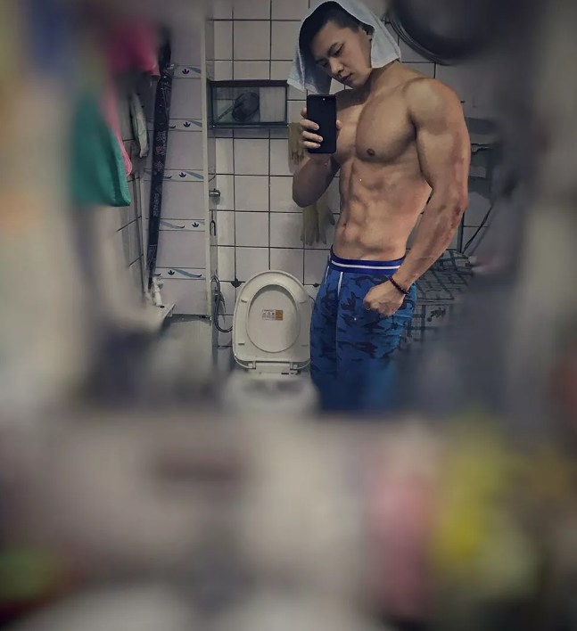 健身私教拍性感写真发饱满裤裤照吸引学员？ - 51虹马