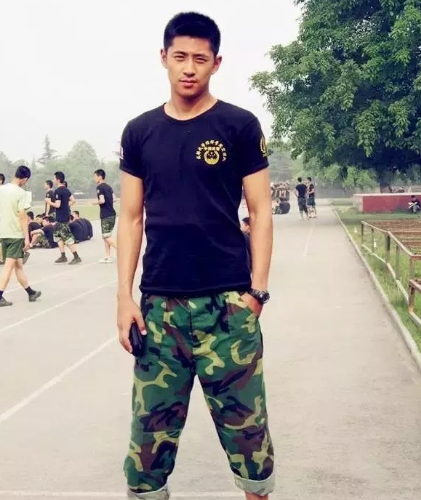 新生男模，雄性荷尔蒙爆棚 确定不来舔一波屏么？ - 51虹马