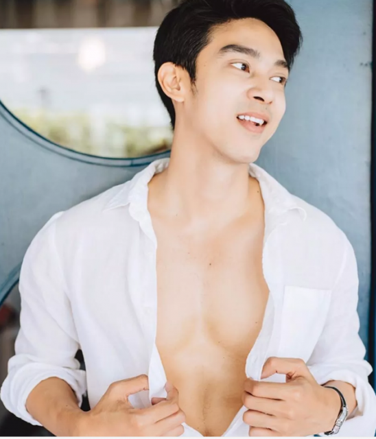 看点∣网红小鲜肉男模姿势太撩人，满屏好肉太惹火！ - 51虹马