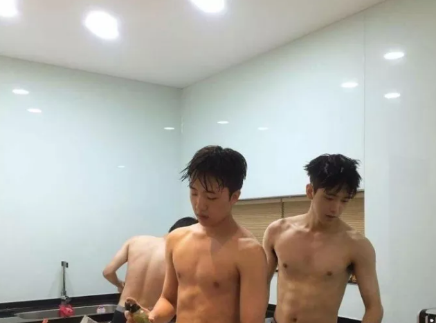 台湾宜家再现男同情侣广告 网友：帅度最高的吵架 - 51虹马