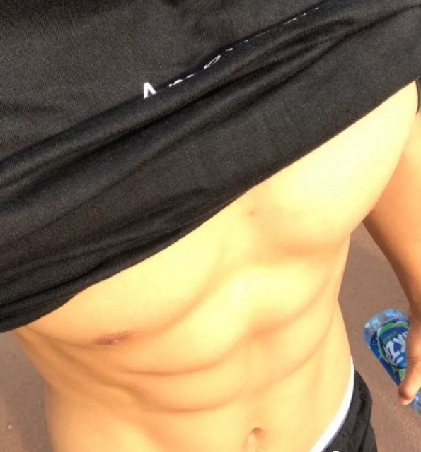 延安大学95后男生脱掉衣服的公狗腰太惊人了 - 51虹马