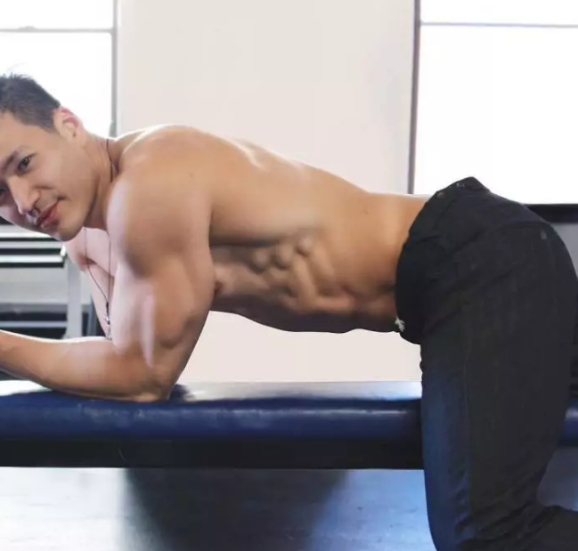 亚洲男人不够强壮？健身教练拍片力证 - 51虹马