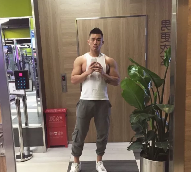 网红直言吸遍上海所有优质攻？ - 51虹马