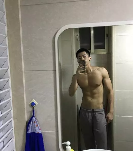 露肉视频男主浴室自.扒 性感帅哥玩刺激 - 51虹马