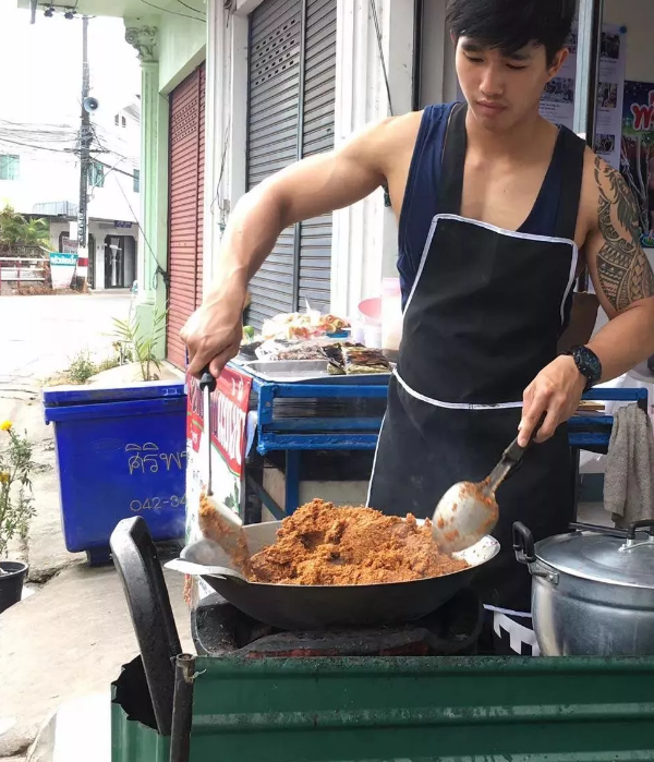 村口赤膊干活的野蛮弟弟 - 51虹马
