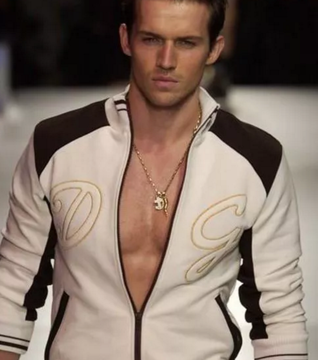 顶级男模复出了！他曾经是贴吧最红的肉体担当 - 51虹马