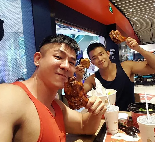 天菜ALEX已有男票，晒船照羡慕死网友！ - 51虹马