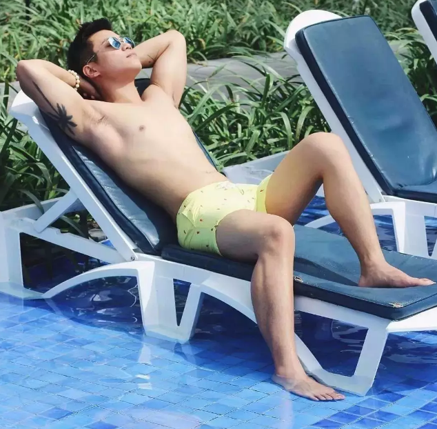 犬颜纯情筋肉小哥，除了照片还有视频！ - 51虹马