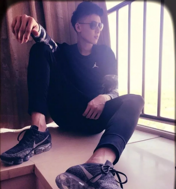 看点∣扒到海澜之家男模队小哥哥,竟是190.C.M长腿篮球大大大大鲜肉! - 51虹马 看点∣扒到海澜之家男模队小哥哥,竟是190.C.M长腿篮球大大大大鲜肉! - 51虹马