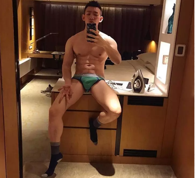 上海网红大方造福中餐迷弟,未成年人禁止入内 - 51虹马 上海网红大方造福中餐迷弟,未成年人禁止入内 - 51虹马