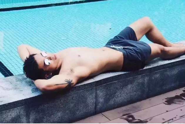 犬颜纯情筋肉小哥，除了照片还有视频！ - 51虹马