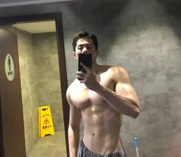 公狗腰男真空健身，只适合成年读者观看 - 51虹马