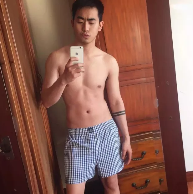 翘臀床照被无数人盗用，泼水节常客的越南名媛小编第一时间扒出来了！ - 51虹马