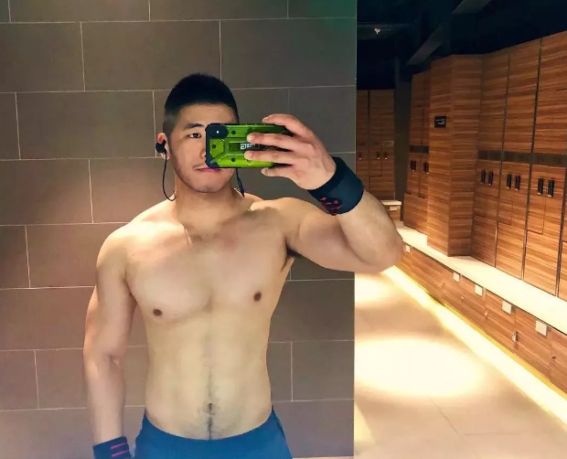 被他的毛毛吓到,让人忍不住想去榨汁。 - 51虹马 被他的毛毛吓到,让人忍不住想去榨汁。 - 51虹马