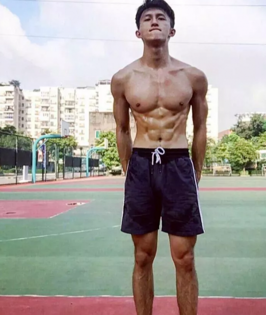 广州​体院网红私教，早期L裸照被扒出 - 51虹马