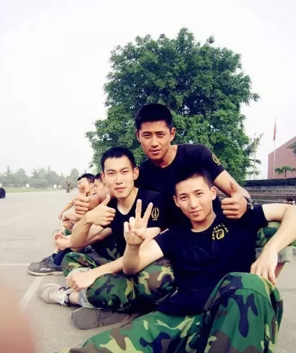 新生男模，雄性荷尔蒙爆棚 确定不来舔一波屏么？ - 51虹马